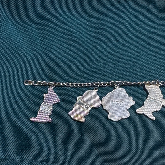 Charming Seven Dwarfs gold tone charm bracelet - Picture 5 of 6